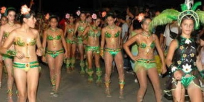 Dos noches a pleno carnaval en pueblo de Riachuelo