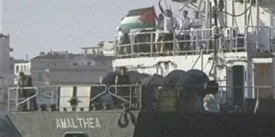 Barco libio de ayuda a Gaza retoma viaje con rumbo desconocido